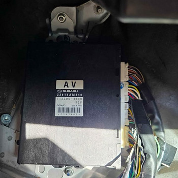 Subaru Forester SG блок управления двигателем 22611AM240