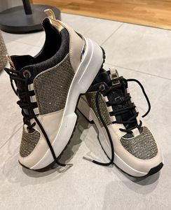 MK sneakers (1 foto / 2)