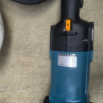 Продается полировальная машина Makita 9237cb. Новая