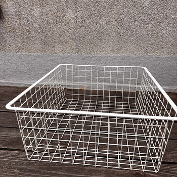 Metallist garderoobikorv