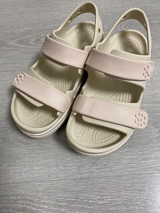 Crocs (1 foto / 3)