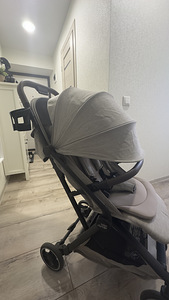 Britax Flylite ultra-kompaktne kergkäru (3 foto / 8)