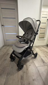 Britax Flylite ultra-kompaktne kergkäru (4 foto / 8)