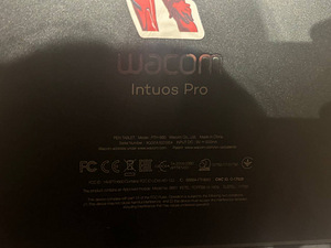 Wacom Intuos Pro M (3 фото из 8)