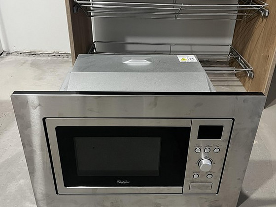 Встраиваемая микроволновая печь Whirlpool