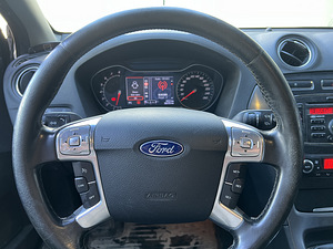Ford Mondeo 2011 (8 фото из 9)