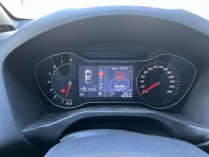 Ford Mondeo 2011 (9 фото из 9)