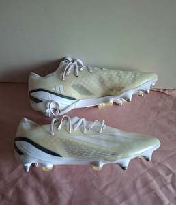Jalgpallisaapad valged läikivad Adidas (3 foto / 10)