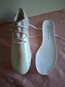 Jalgpallisaapad valged läikivad Adidas (7 foto / 10)