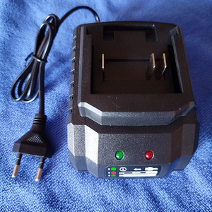 Зарядное устройство Makita (2 фото из 3)