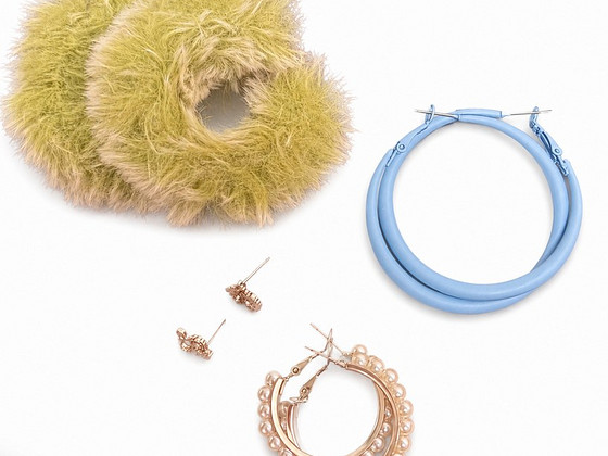 4 Pairs of earrings