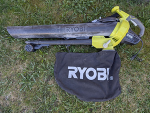 Пылесос для листьев Ryobi (1 фото из 2)