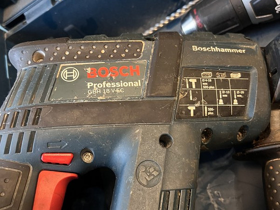 Набор аккумуляторных инструментов Bosch Professional (18В) – дрель + п