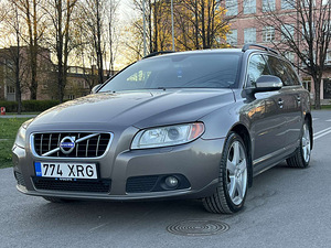 VOLVO V70 (3 фото из 10)