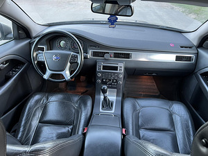 VOLVO V70 (9 фото из 10)