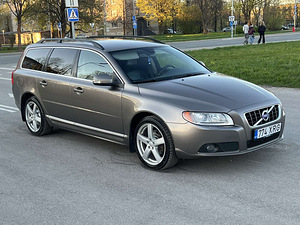 VOLVO V70 (2 фото из 10)