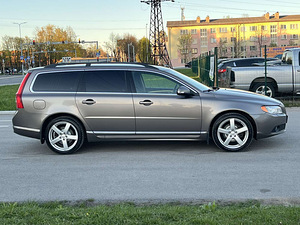 VOLVO V70 (5 фото из 10)