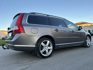 VOLVO V70 (7 фото из 10)