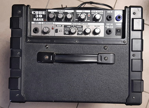Басовый усилитель ROLAND (3 фото из 3)