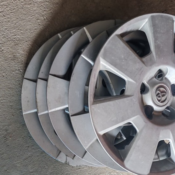 Toyota ilukilbid R15