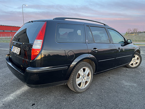Ford Mondeo Ghia 2002 (5 фото из 11)