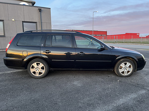 Ford Mondeo Ghia 2002 (6 фото из 11)