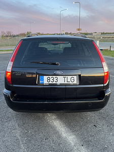 Ford Mondeo Ghia 2002 (4 фото из 11)