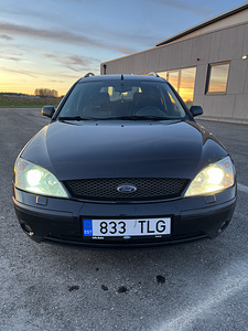 Ford Mondeo Ghia 2002 (8 фото из 11)