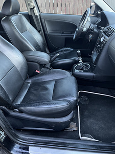 Ford Mondeo Ghia 2002 (9 фото из 11)