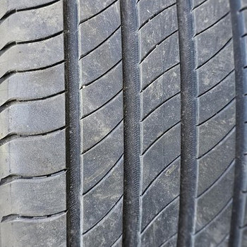 Шины MICHELIN R17 215 55