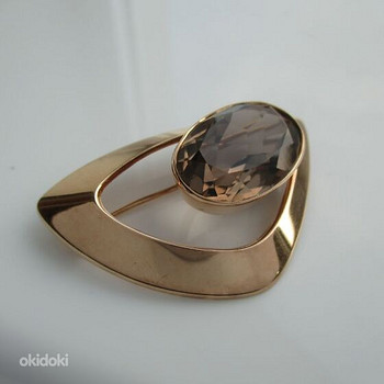 Suitsukvartsiga kullast pross,rinnaehe 585/K14, kaal 7,2 gr.