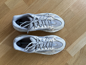 Yeezy Boost 700 V2 Cream US11 (1 foto / 5)