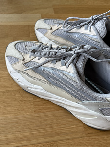 Yeezy Boost 700 V2 Cream US11 (2 foto / 5)