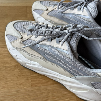 Yeezy Boost 700 V2 Cream US11