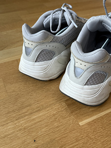 Yeezy Boost 700 V2 Cream US11 (3 foto / 5)