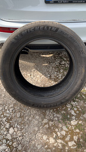 265/50/19 MICHELIN (2 фото из 4)