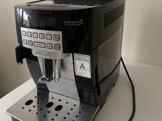 Кофемашина DeLonghi Magnifica S cappuccino