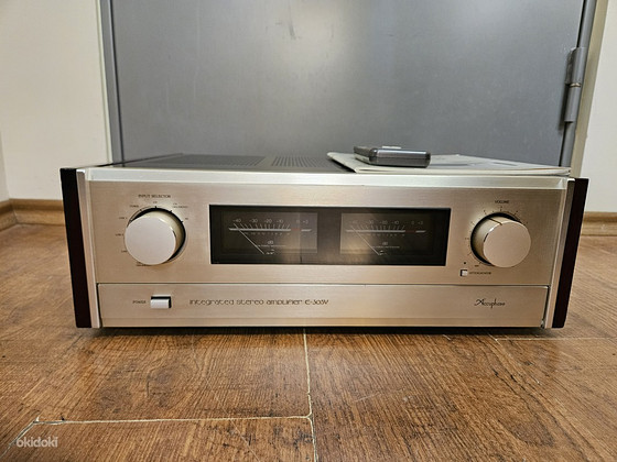 Accuphase E-305V Remote Controlled Integrated Stereo Amp