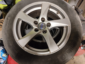 Volvo veljed koos rehvidega (1 foto / 2)