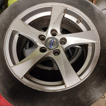 Volvo veljed koos rehvidega