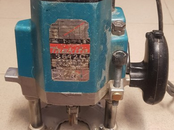 Фрезер вертикальный Makita 3612C