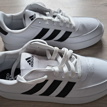Adidas jalatsid 44 suurus
