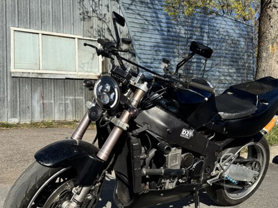 KAWASAKI ZX 750