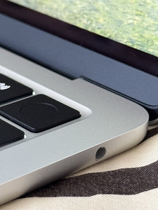 MacBook Air 13” M4 (2025) — 16/512 GB, 100% battery, NEW! (3 foto / 7)