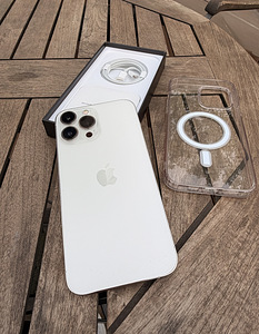 Apple iPhone 13 Pro Max 256GB Серебристый (4 фото из 6)
