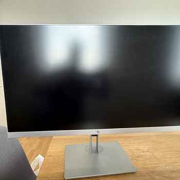 Два монитора: HP EliteDisplay E273q