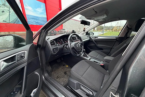 Volkswagen Golf (8 foto / 11)