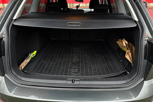 Volkswagen Golf (11 foto / 11)