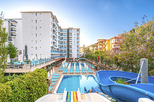 CLUB BIG BLUE SUITE HOTEL (1 foto / 10)