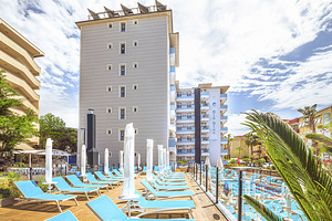 CLUB BIG BLUE SUITE HOTEL (2 foto / 10)